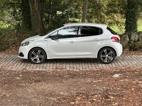 Peugeot 208 1.2 PureTech GT Line 9