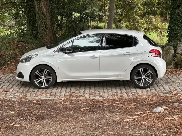 Peugeot 208 1.2 PureTech GT Line 29