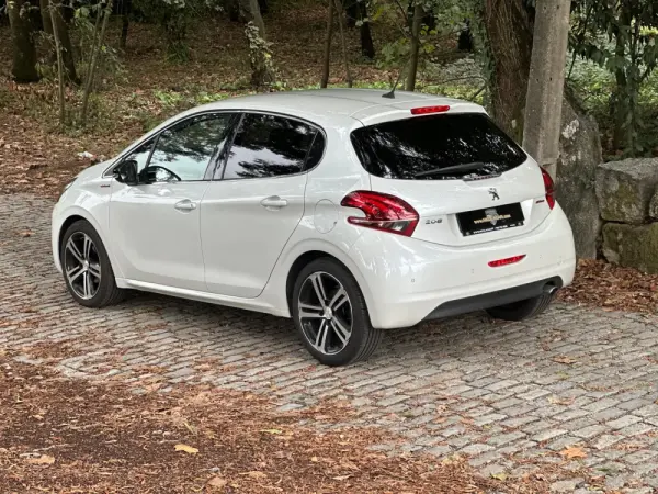 Peugeot 208 1.2 PureTech GT Line 7