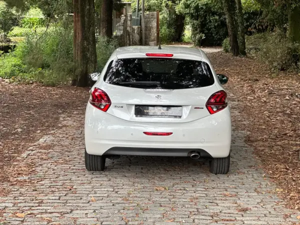 Peugeot 208 1.2 PureTech GT Line 30