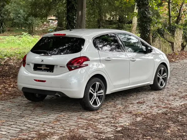 Peugeot 208 1.2 PureTech GT Line 31
