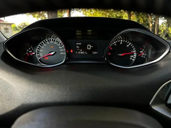 Peugeot 308 1.5 BlueHDi Allure 25