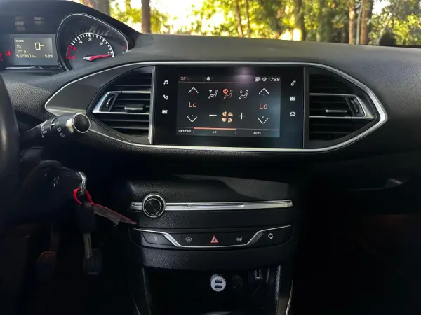 Peugeot 308 1.5 BlueHDi Allure 26