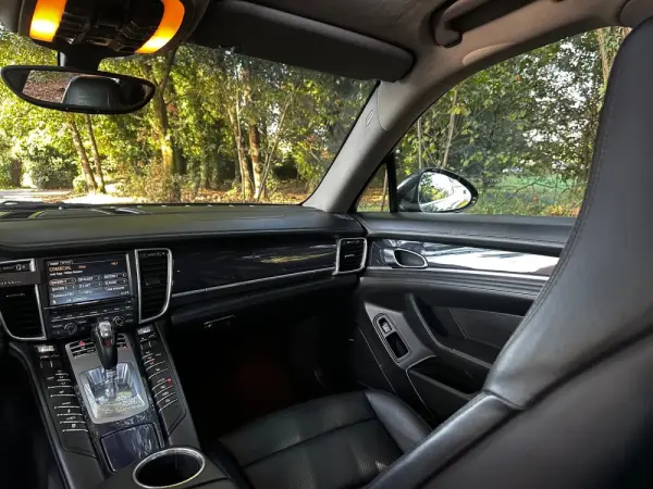 Porsche Panamera S PDK 31