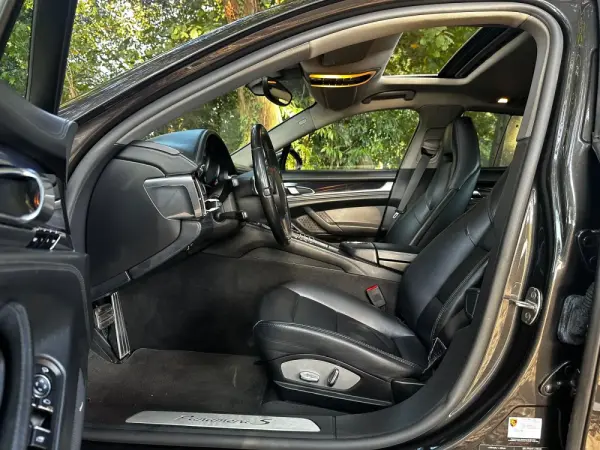 Porsche Panamera S PDK 32