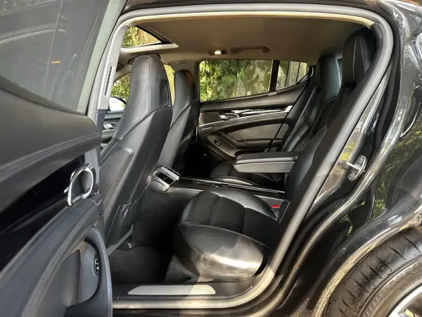 Porsche Panamera S PDK 33