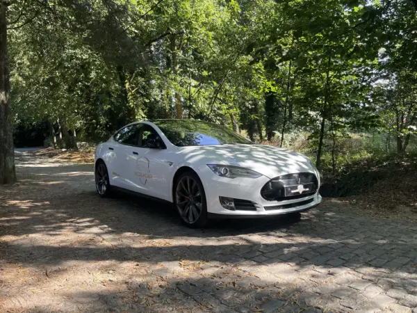 Tesla Model S 90D 2