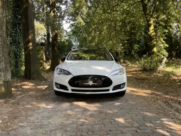 Tesla Model S 90D 3