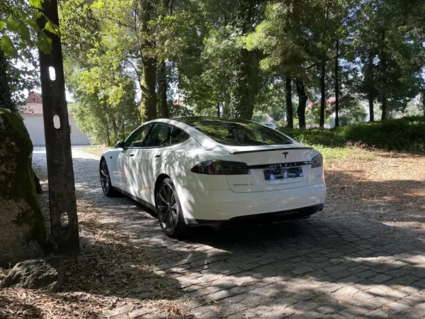 Tesla Model S 90D 5