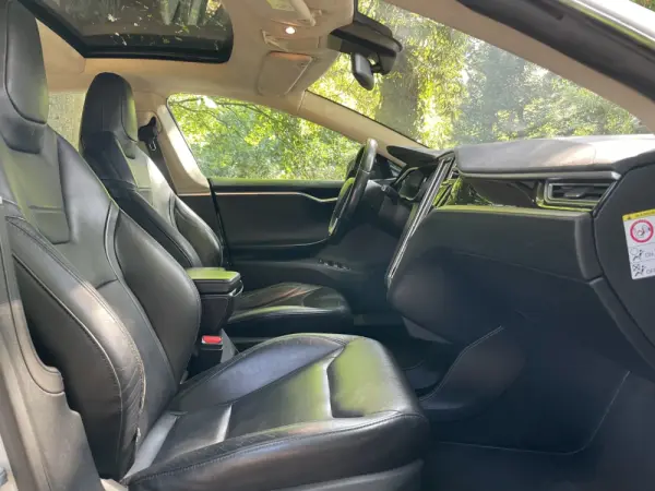 Tesla Model S 90D 17