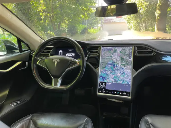 Tesla Model S 90D 26