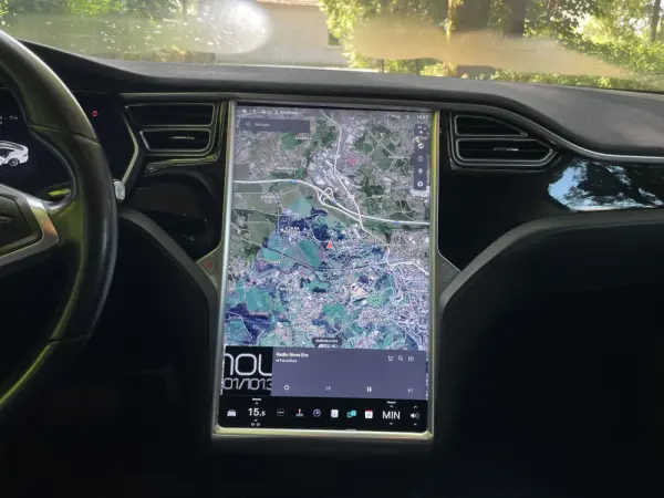 Tesla Model S 90D 29