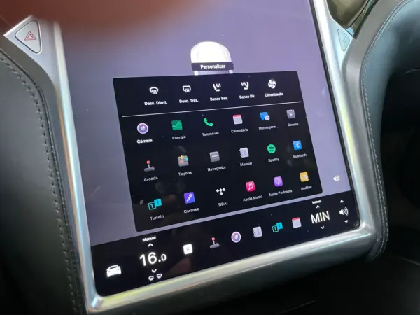 Tesla Model S 90D 33
