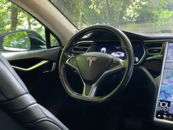 Tesla Model S 90D 34