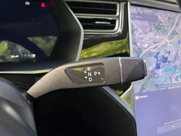 Tesla Model S 90D 39
