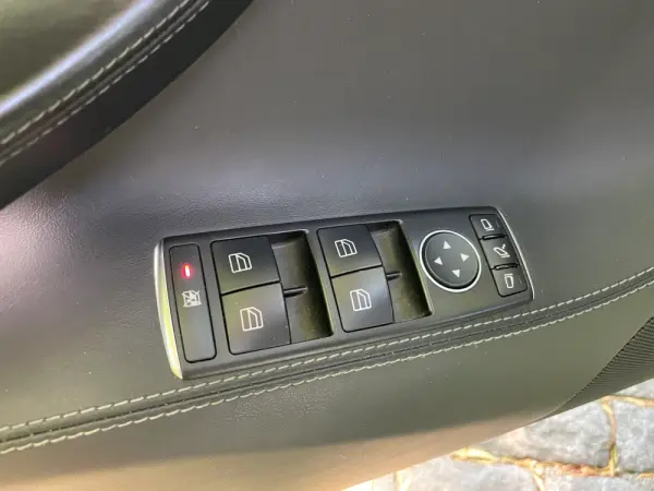 Tesla Model S 90D 41