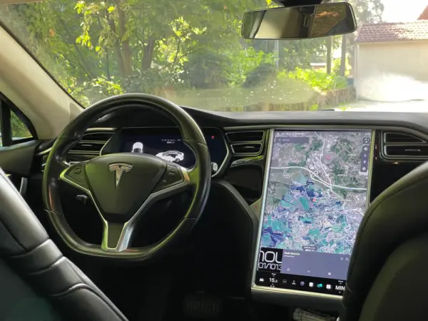 Tesla Model S 90D 42