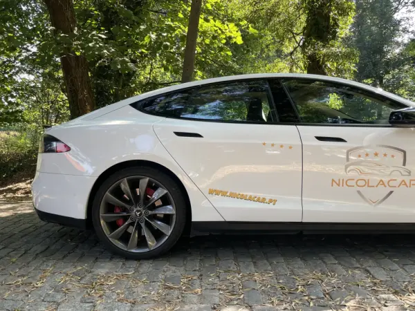 Tesla Model S 90D 44