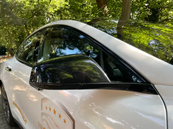 Tesla Model S 90D 47