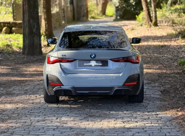 BMW i4 eDrive40 Pack Desportivo M Pro 23