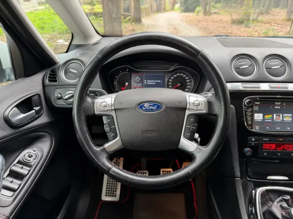 Ford S-Max 2.0 TDCi Titanium 7L 10