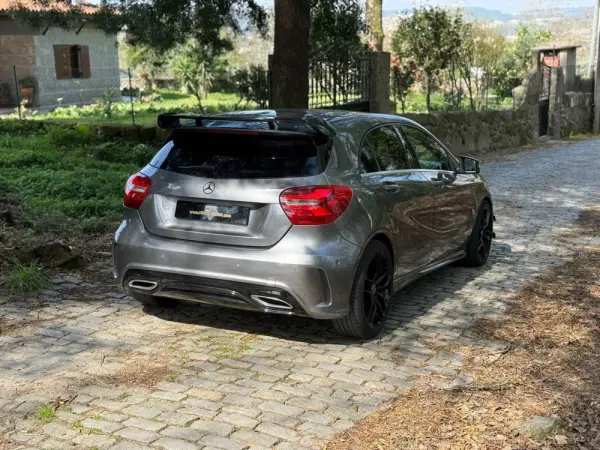 Mercedes-Benz A 180 d AMG Line 6