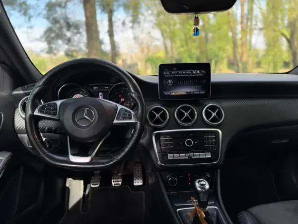 Mercedes-Benz A 180 d AMG Line 11