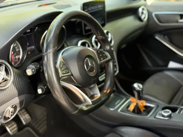 Mercedes-Benz A 180 d AMG Line 13