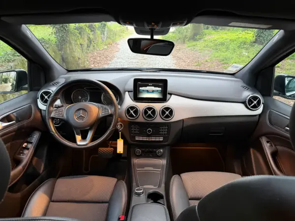 Mercedes-Benz B 250 e Electric Drive 10