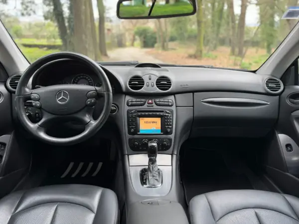 Mercedes-Benz CLK 240 Outro 9