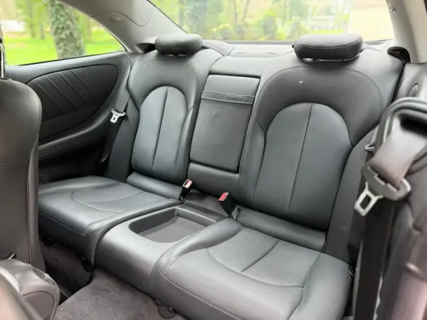 Mercedes-Benz CLK 240 Outro 11
