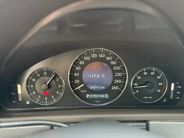 Mercedes-Benz CLK 240 Outro 16