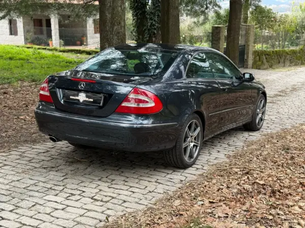 Mercedes-Benz CLK 240 Outro 22
