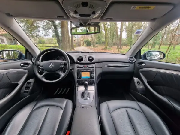 Mercedes-Benz CLK 240 Outro 30