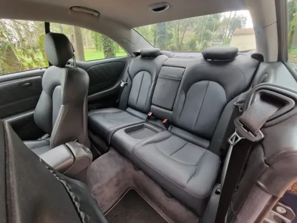 Mercedes-Benz CLK 240 Outro 32