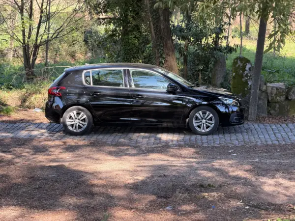 Peugeot 308 1.2 PureTech Allure EAT8 7