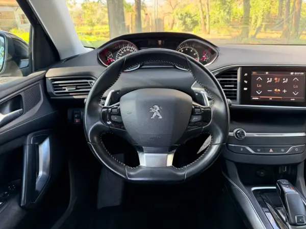 Peugeot 308 1.2 PureTech Allure EAT8 15
