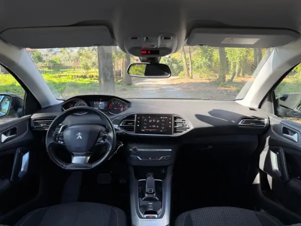 Peugeot 308 1.2 PureTech Allure EAT8 16