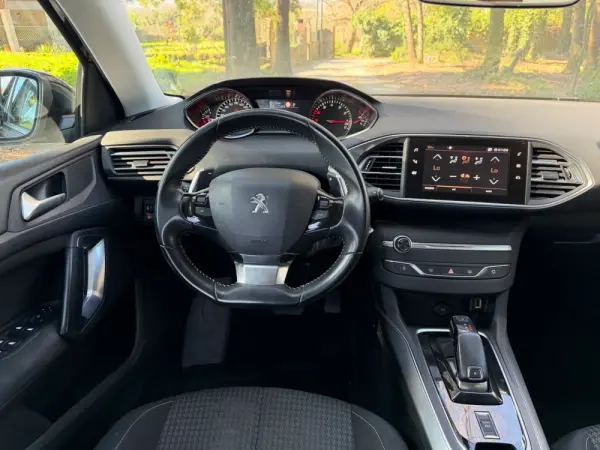 Peugeot 308 1.2 PureTech Allure EAT8 27