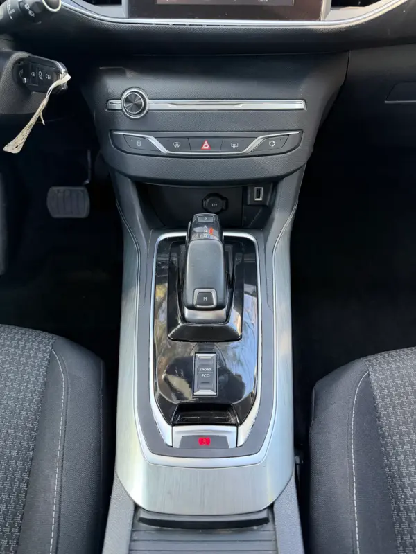 Peugeot 308 1.2 PureTech Allure EAT8 28