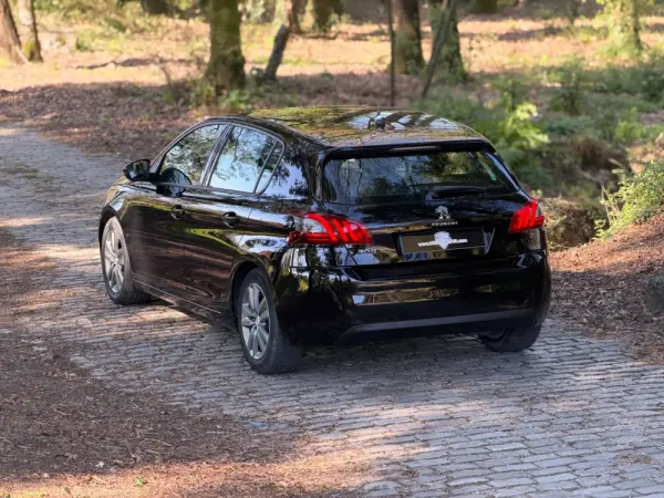 Peugeot 308 1.2 PureTech Allure EAT8 32