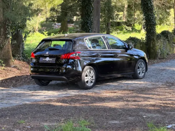 Peugeot 308 1.2 PureTech Allure EAT8 33