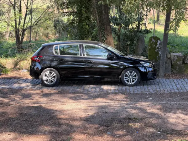 Peugeot 308 1.2 PureTech Allure EAT8 36