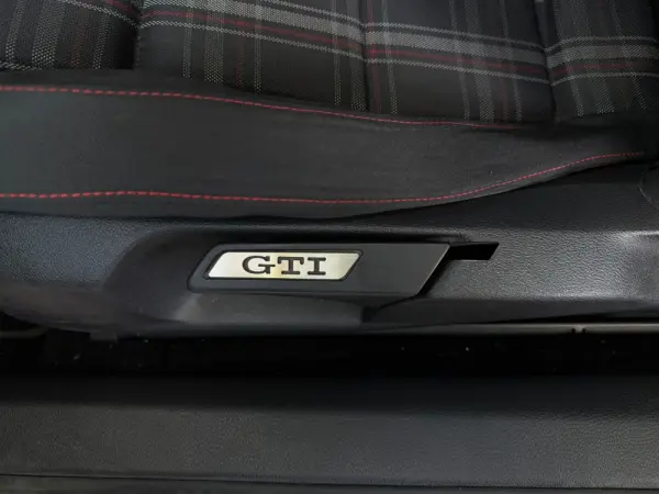 Volkswagen Golf 2.0 TSi GTI 11