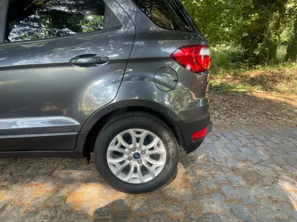 Ford EcoSport 1.0 EcoBoost Titanium 10