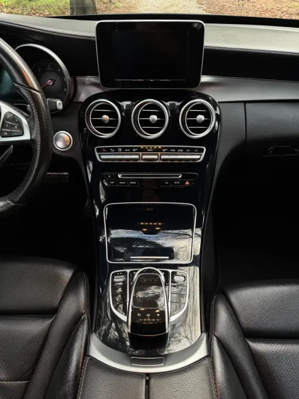 Mercedes-Benz C 300 h AMG Line 19