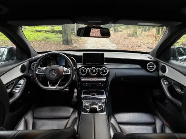 Mercedes-Benz C 300 h AMG Line 25