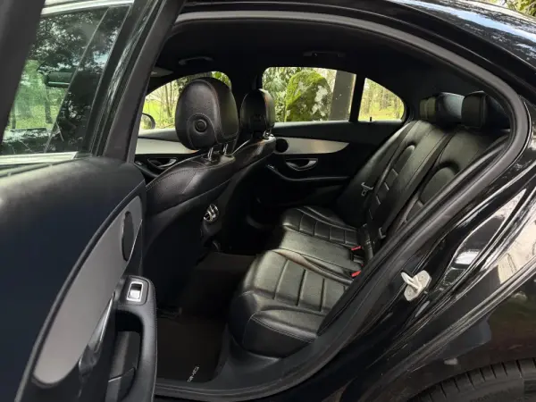 Mercedes-Benz C 300 h AMG Line 29