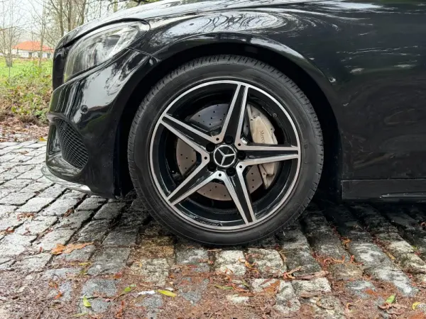 Mercedes-Benz C 300 h AMG Line 32