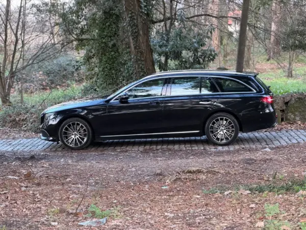 Mercedes-Benz E 300 de AMG Line 8